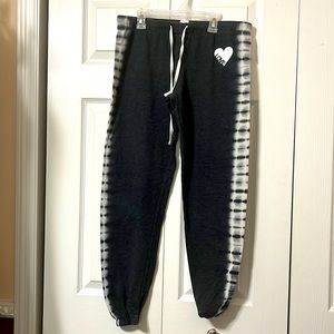No Boundaries, sweatpants. Size M